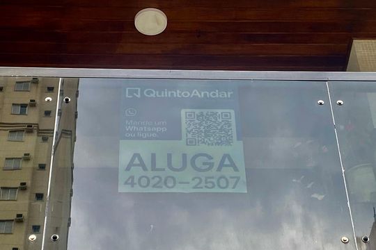 Placa de apartamento para alugar com 3 quartos, 110m² em Balneario Guarujá, Guarujá