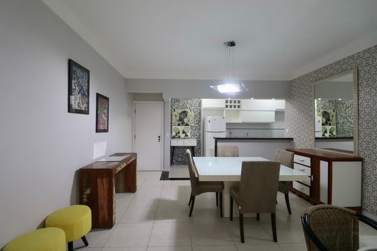 Sala de apartamento para alugar com 3 quartos, 110m² em Balneario Guarujá, Guarujá