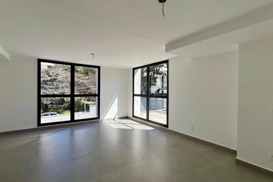 Sala de casa à venda com 3 quartos, 276m² em Vila Madalena, São Paulo
