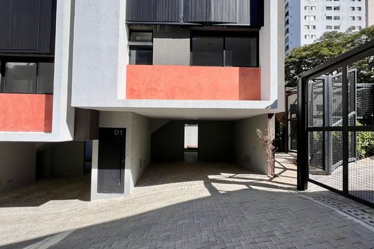 Fachada de casa à venda com 3 quartos, 276m² em Vila Madalena, São Paulo
