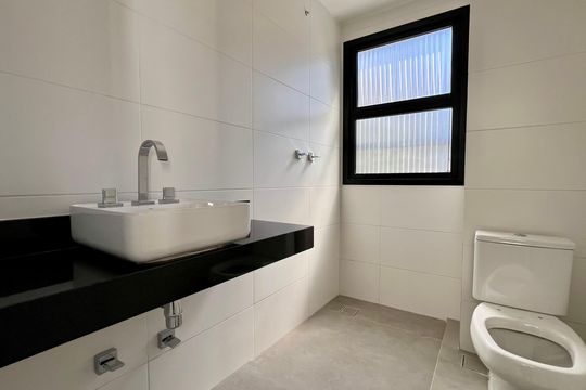 Banheiro de casa à venda com 3 quartos, 276m² em Vila Madalena, São Paulo
