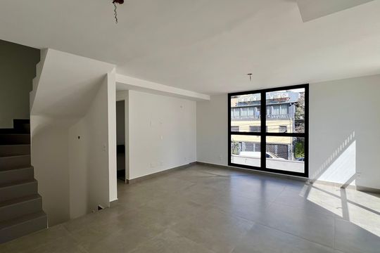 Casa à venda com 3 quartos, 276m² em Vila Madalena, São Paulo