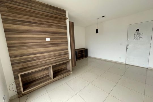 Sala de apartamento para alugar com 3 quartos, 70m² em Caiapia, Cotia