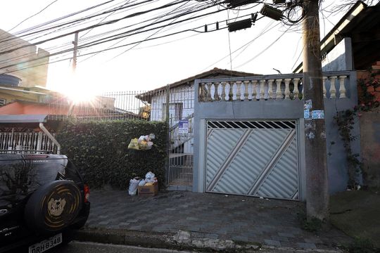 Fachada de casa à venda com 3 quartos, 125m² em Jardim Santo Alberto, Santo André