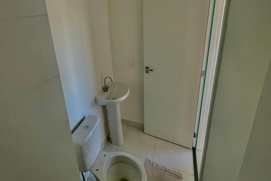 Banheiro de apartamento para alugar com 2 quartos, 32m² em Parque Novo Mundo, São Paulo
