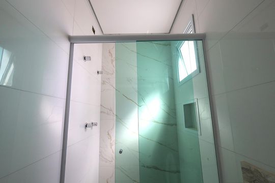 Banheiro da Suíte de casa de condomínio à venda com 3 quartos, 117m² em Vila Metalúrgica, Santo André