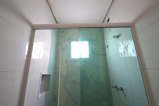 Banheiro da Suíte 1 de casa de condomínio à venda com 2 quartos, 129m² em Vila Metalúrgica, Santo André