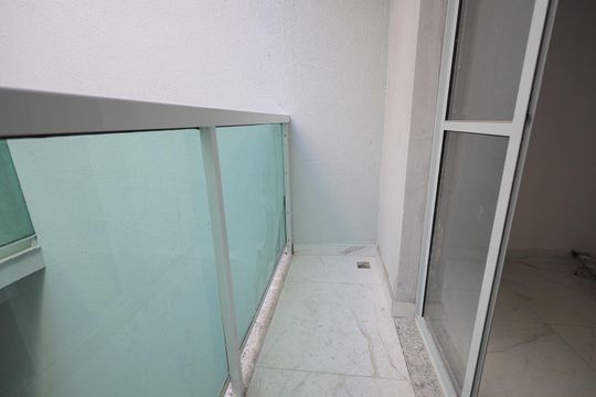 Sacada sala de casa de condomínio à venda com 2 quartos, 129m² em Vila Metalúrgica, Santo André
