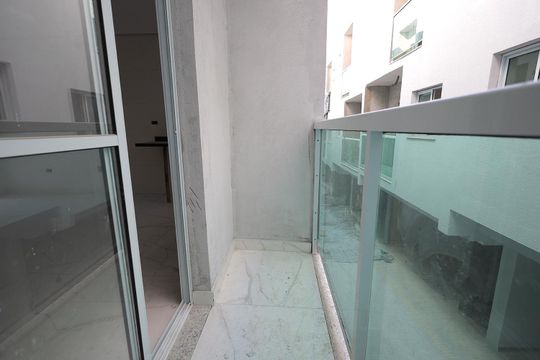 Sacada sala de casa de condomínio à venda com 2 quartos, 129m² em Vila Metalúrgica, Santo André