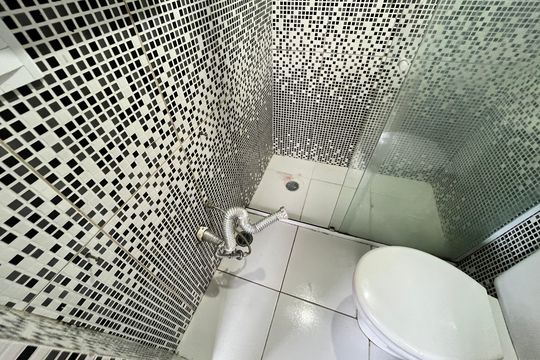 Banheiro de casa de condomínio para alugar com 1 quarto, 50m² em Parque Peruche, São Paulo