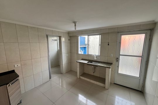 Casa de Condomínio para alugar com 1 quarto, 50m² em Parque Peruche, São Paulo