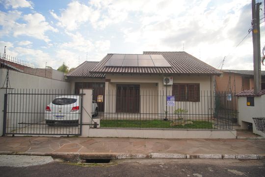 Fachada de casa à venda com 2 quartos, 124m² em Guarani, Novo Hamburgo