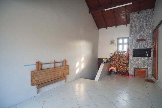 Garagem de casa à venda com 2 quartos, 124m² em Guarani, Novo Hamburgo