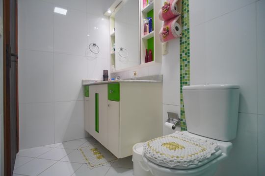 Banheiro de casa à venda com 2 quartos, 124m² em Guarani, Novo Hamburgo