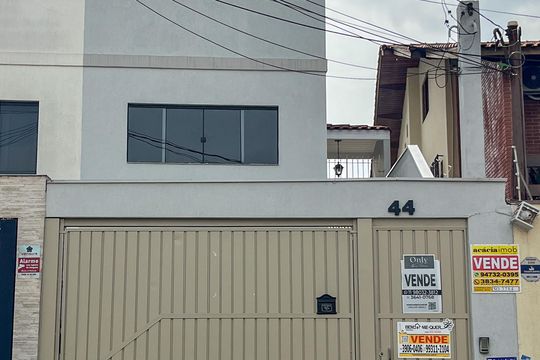 Fachada de casa à venda com 4 quartos, 250m² em Parque Anhanguera, São Paulo
