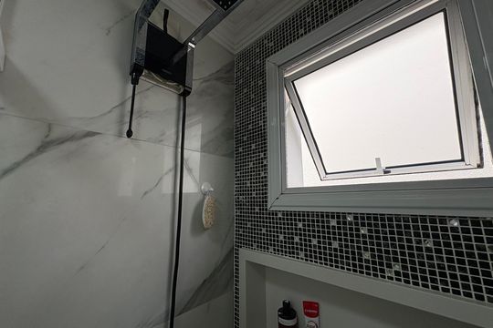 Banheiro da suíte de apartamento à venda com 2 quartos, 63m² em Vila Santo Alberto, Santo André