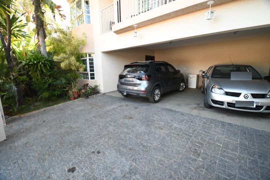 Garagem  de casa à venda com 4 quartos, 230m² em Loteamento Parque das Hortências (sousas), Campinas