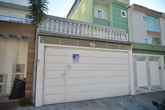 Fachada de casa para alugar com 6 quartos, 243m² em Vila América, Santo André