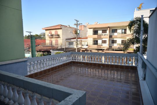 Sacada de casa para alugar com 6 quartos, 243m² em Vila América, Santo André
