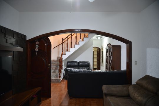 Sala de casa para alugar com 6 quartos, 243m² em Vila América, Santo André