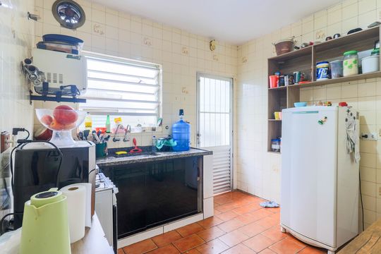 Cozinha de casa para alugar com 3 quartos, 250m² em Jardim Monte Azul, São Paulo