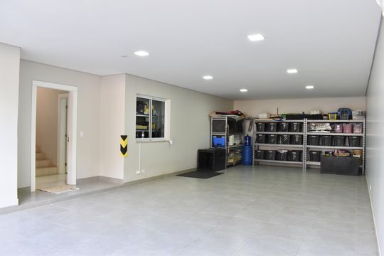 Garagem de casa à venda com 5 quartos, 590m² em Butiatuvinha, Curitiba