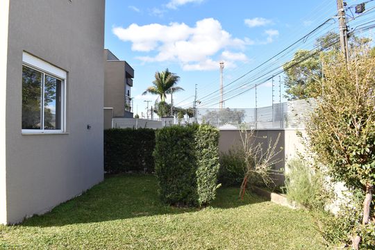 Área externa de casa à venda com 5 quartos, 590m² em Butiatuvinha, Curitiba