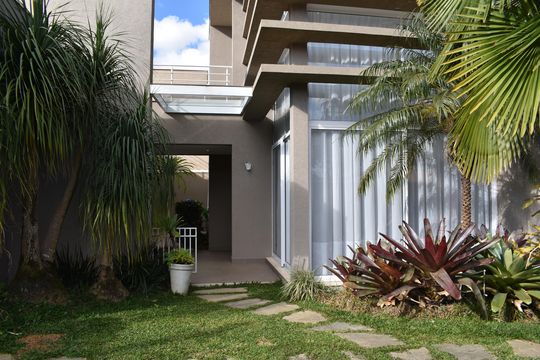 Área externa de casa à venda com 5 quartos, 590m² em Butiatuvinha, Curitiba