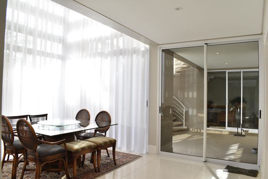 Sala de casa à venda com 5 quartos, 590m² em Butiatuvinha, Curitiba