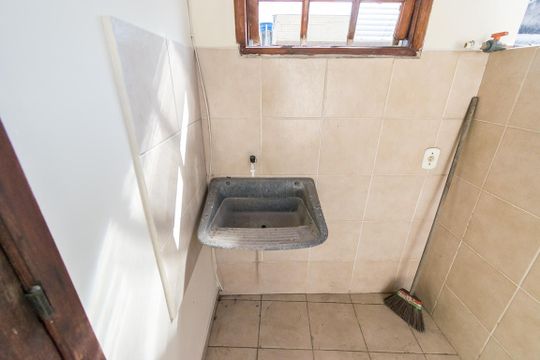 Área de Serviço de casa de condomínio para alugar com 2 quartos, 85m² em Olaria, Rio de Janeiro