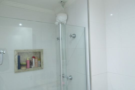Banheiro de apartamento para alugar com 2 quartos, 52m² em Jardim Roberto, Osasco