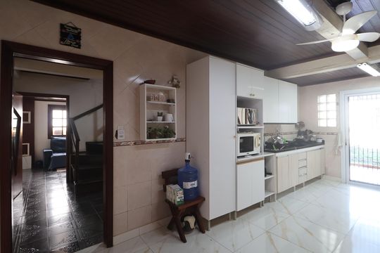 Cozinha de casa à venda com 6 quartos, 173m² em Fátima, Canoas