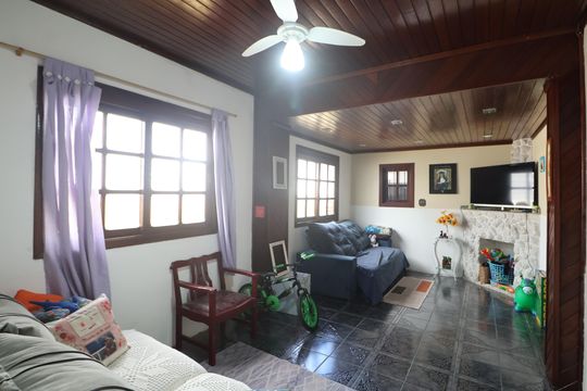 Casa à venda com 6 quartos, 173m² em Fátima, Canoas