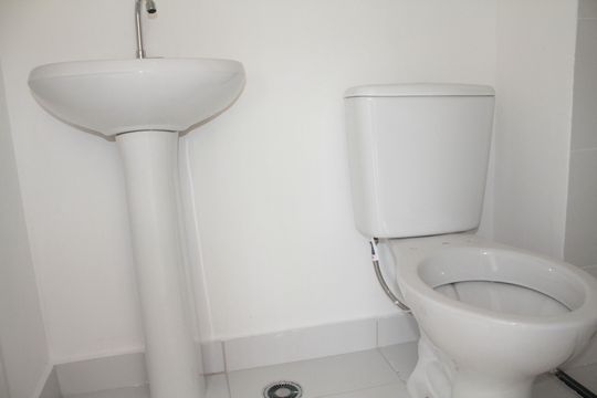 Banheiro de apartamento para alugar com 2 quartos, 32m² em Parque Novo Mundo, Guarulhos