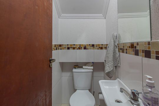 Lavabo de casa de condomínio para alugar com 3 quartos, 110m² em Vila Ré, São Paulo