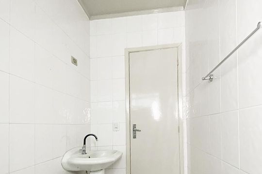 Banheiro de casa de condomínio à venda com 2 quartos, 60m² em Scharlau, São Leopoldo