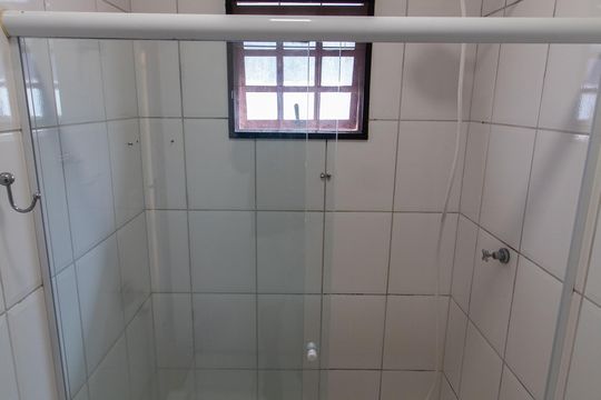 Banheiro da Suíte de casa de condomínio à venda com 3 quartos, 308m² em Loteamento Caminhos de San Conrado (sousas), Campinas