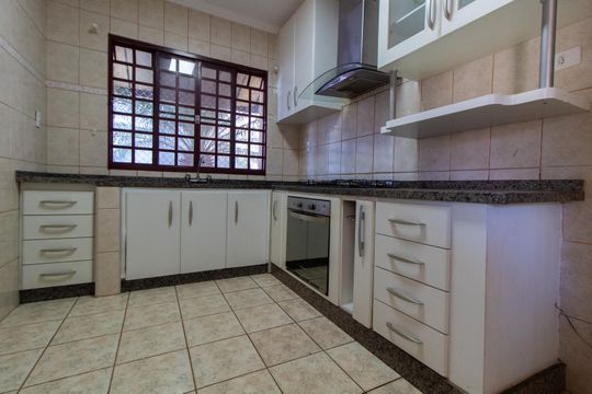 Cozinha de casa de condomínio à venda com 3 quartos, 308m² em Loteamento Caminhos de San Conrado (sousas), Campinas