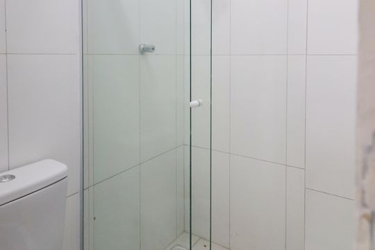 Banheiro de apartamento para alugar com 1 quarto, 25m² em Vila Dalva, São Paulo