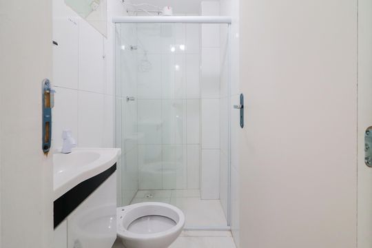 Banheiro de apartamento para alugar com 1 quarto, 25m² em Vila Dalva, São Paulo