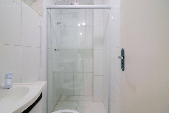 Banheiro de apartamento para alugar com 1 quarto, 24m² em Vila Dalva, São Paulo