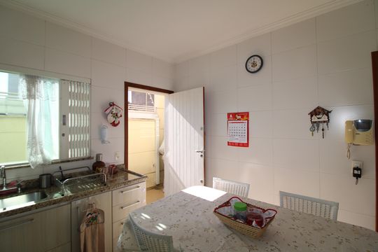 Cozinha de casa à venda com 3 quartos, 175m² em Santa Teresinha, São Paulo
