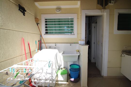 Área de Serviço de casa à venda com 3 quartos, 175m² em Santa Teresinha, São Paulo