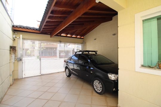 Garagem de casa à venda com 3 quartos, 175m² em Santa Teresinha, São Paulo