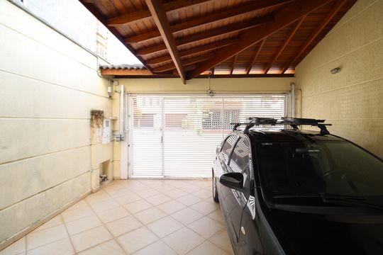Garagem de casa à venda com 3 quartos, 175m² em Santa Teresinha, São Paulo