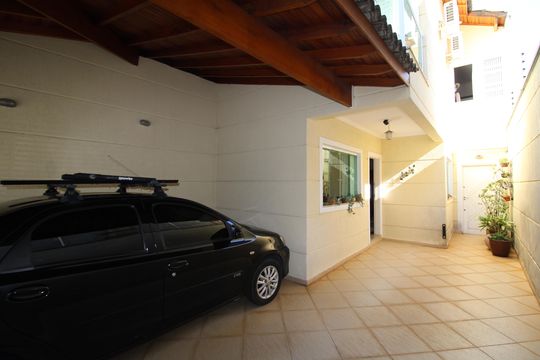 Garagem de casa à venda com 3 quartos, 175m² em Santa Teresinha, São Paulo
