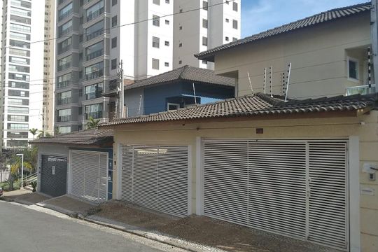 Fachada de casa à venda com 3 quartos, 175m² em Santa Teresinha, São Paulo
