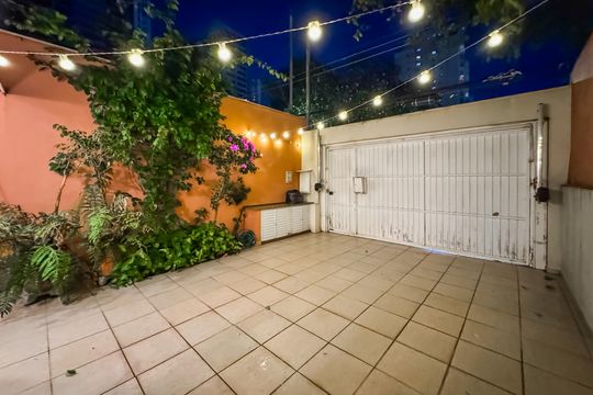 Garagem de casa à venda com 3 quartos, 144m² em Ipiranga, São Paulo
