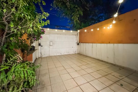 Garagem de casa à venda com 3 quartos, 144m² em Ipiranga, São Paulo