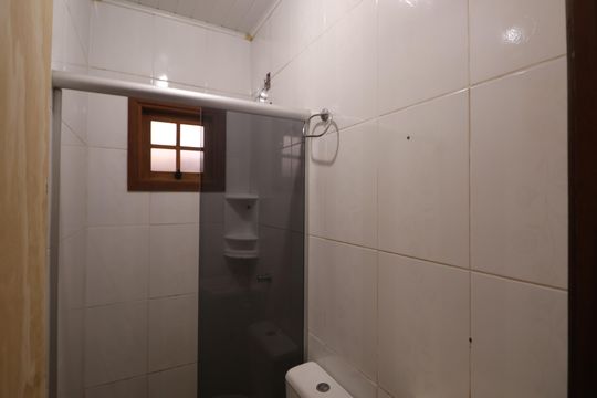 Banheiro de casa à venda com 2 quartos, 150m² em Mato Grande, Canoas